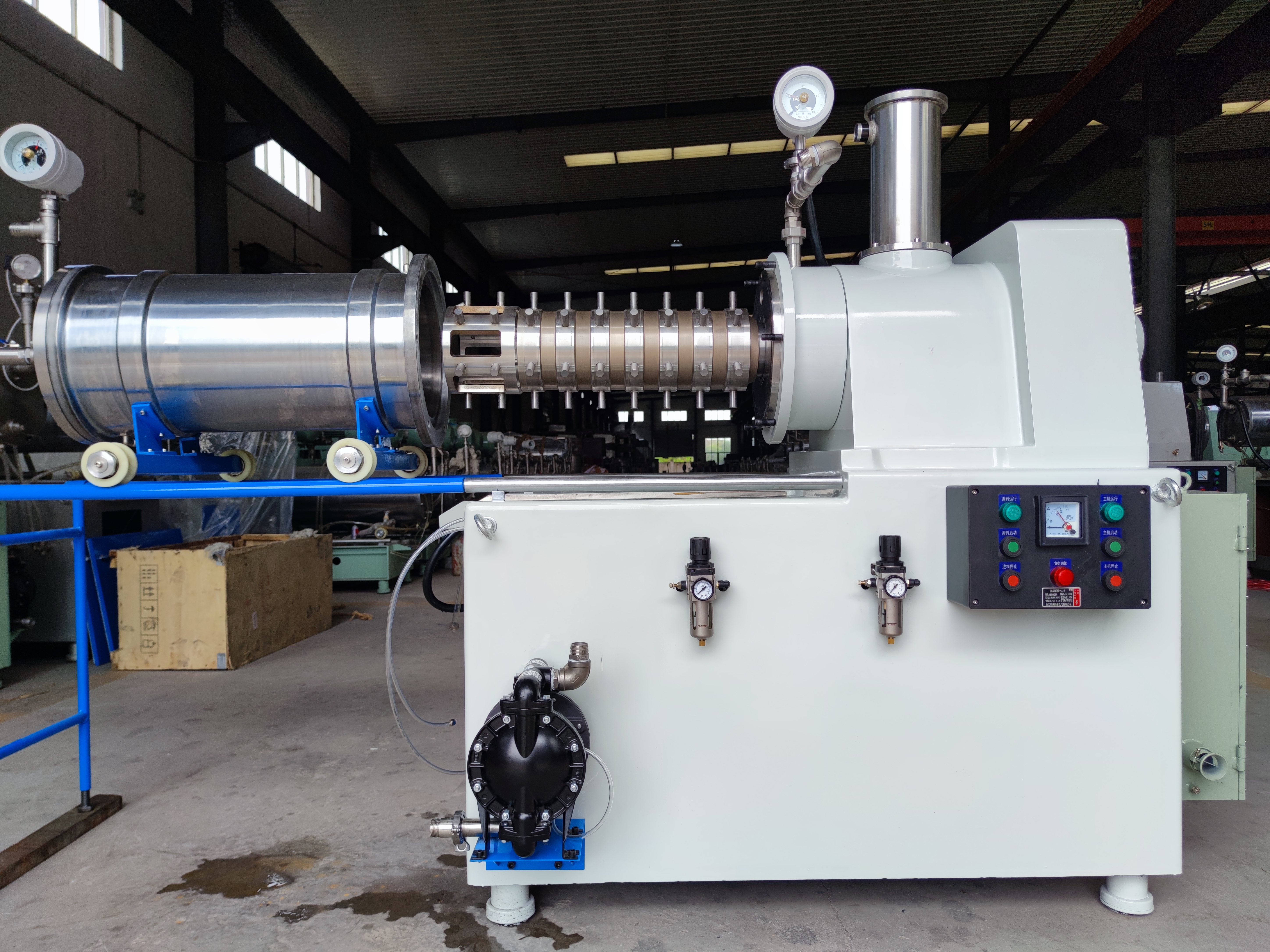 臥式砂磨機在金屬加工中的關鍵作用與應用場景