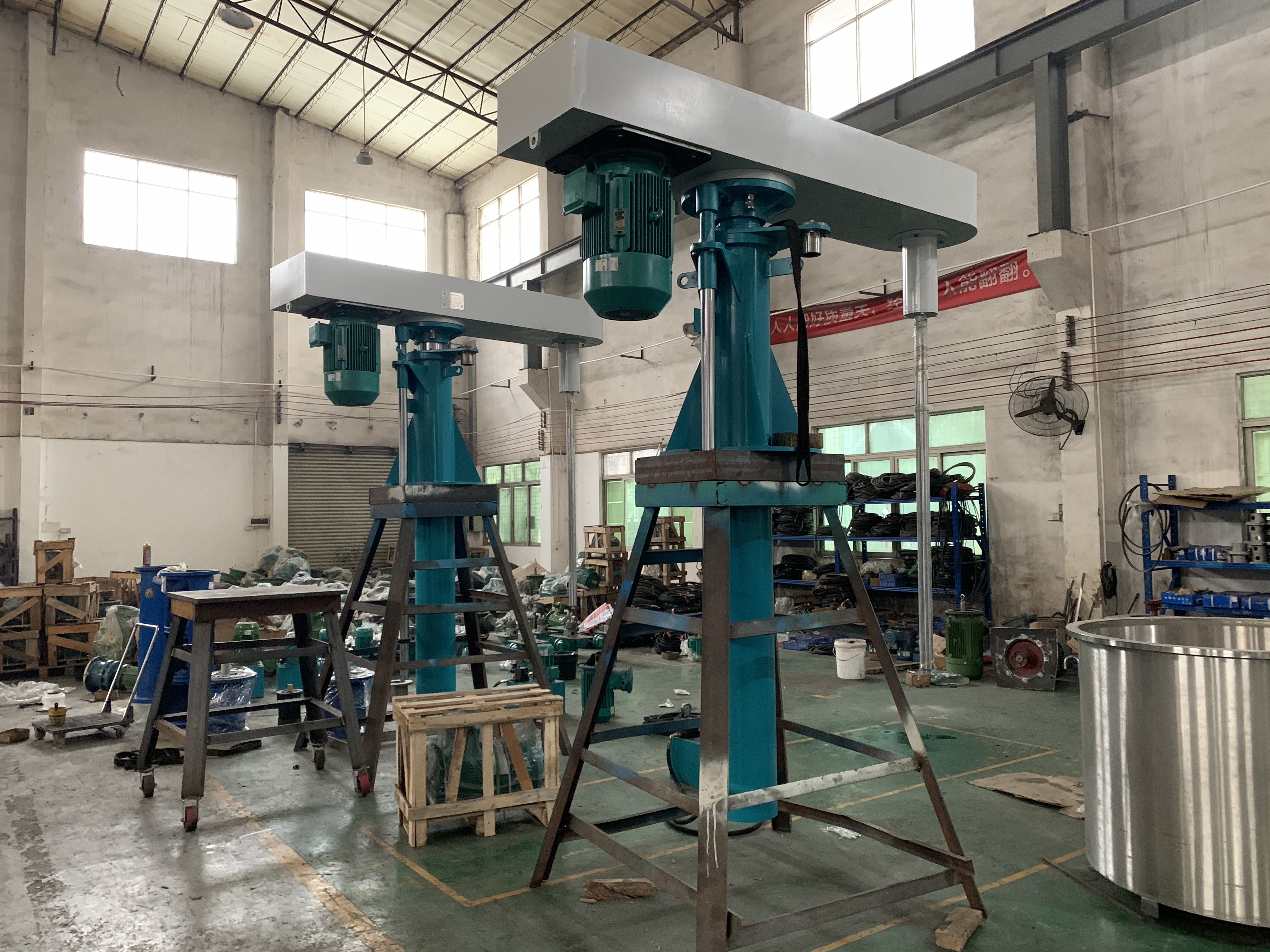 可用于一機兩缸的分散機（帶平臺）(圖1)