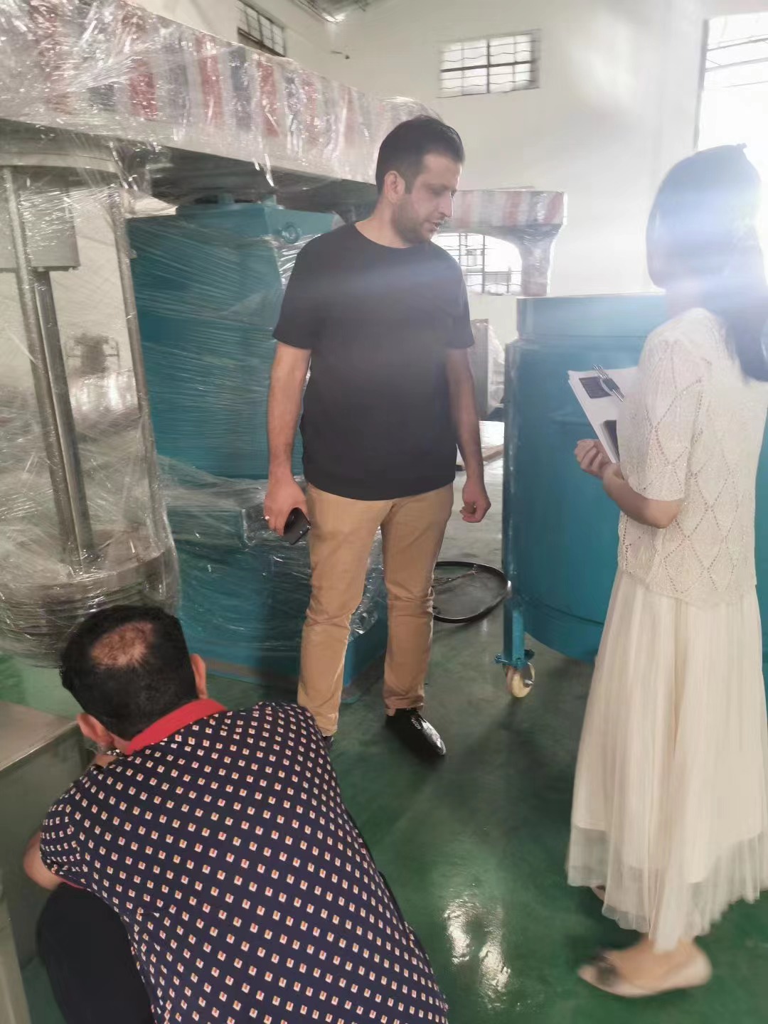 發(fā)往 迪拜 阿聯(lián)酋 高速分散機(jī) 及蝶式攪拌機(jī)采購(gòu)項(xiàng)目(圖4)